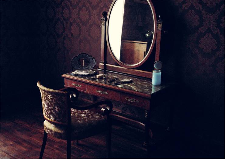 Old Mirror Dressing Table